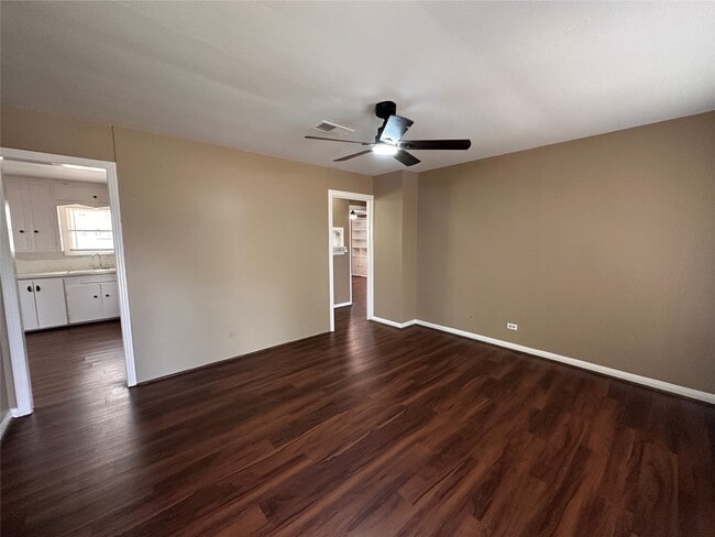 Photo - 1121 Millie St