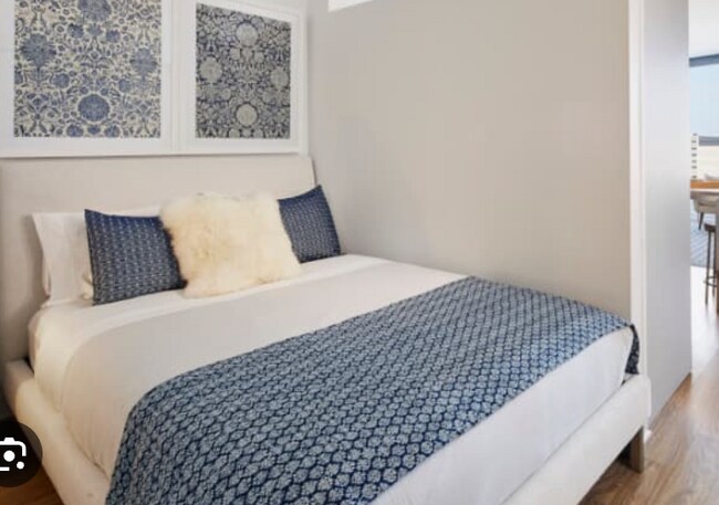 Photo - 7890 N Kingsbury St Unidad 1103