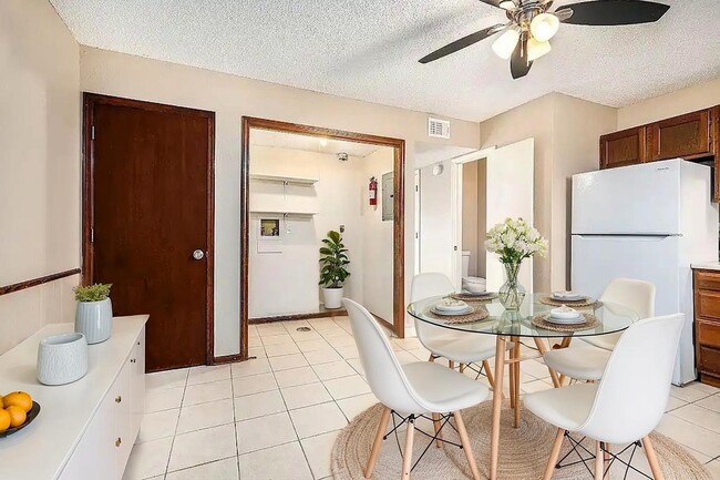 Photo - 200 NE Woods Chapel Rd