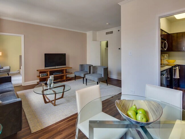 Photo - 208 E Chestnut St