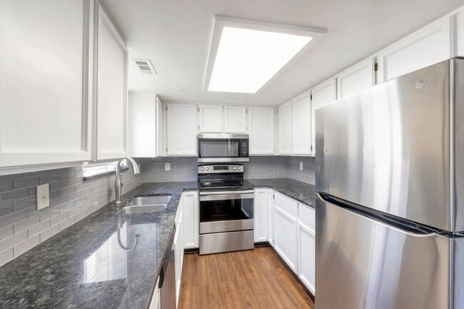 Building Photo - 1623-1623 W 800 N St Rental