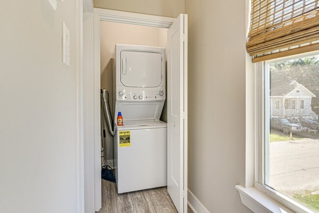 Building Photo - 1411 30th St