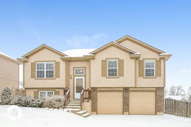 Building Photo - 1600 NW High View Dr Rental