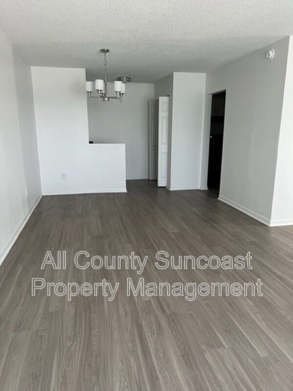 Photo - 1830 Dr M.L.K. Jr St N Unidad 403