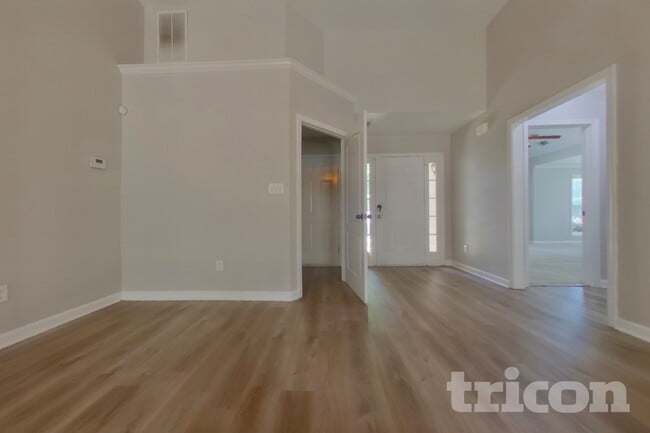 Photo - 104 Logan Creek Ct