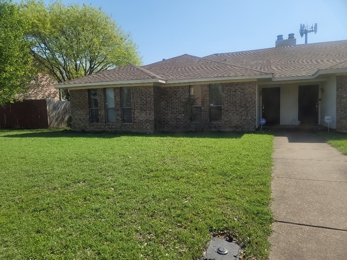 COMPLETELY UPDATED 2/2 DUPLEX IN DESOTO - COMPLETELY UPDATED 2/2 DUPLEX IN DESOTO