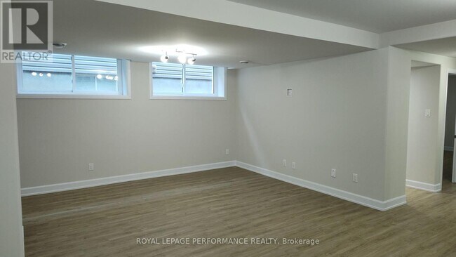 Photo - 1223 Montblanc Cres