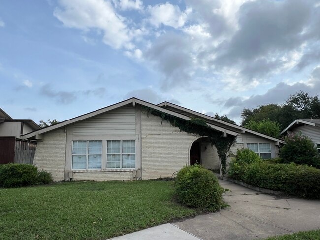 Photo - 1413 Glouchester Dr House