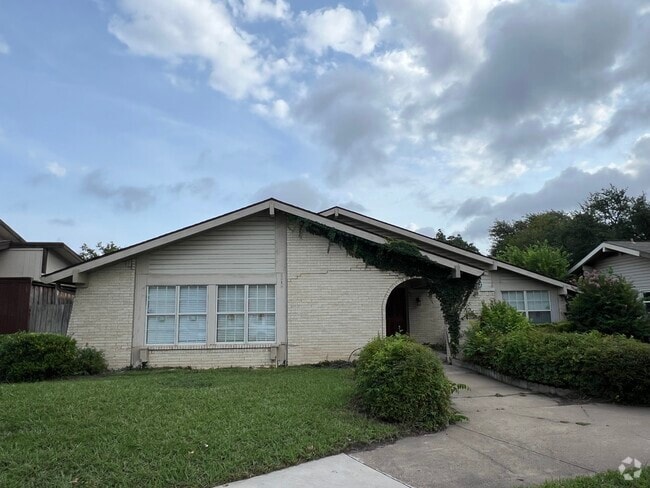 Building Photo - 1413 Glouchester Dr Rental