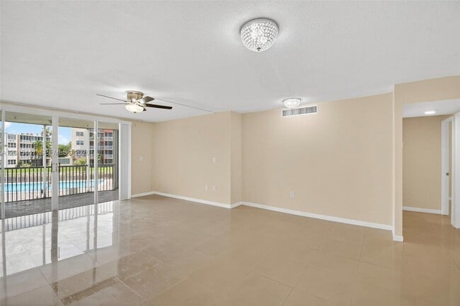 Photo - 1710 NE 191st St Unidad 206