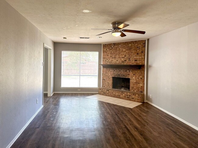 Photo - 3 Bedroom / 2 Bath / 2 Car Garage in Quiet...