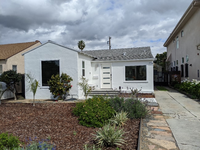 Building Photo - 1748 Wellesley Ave Rental