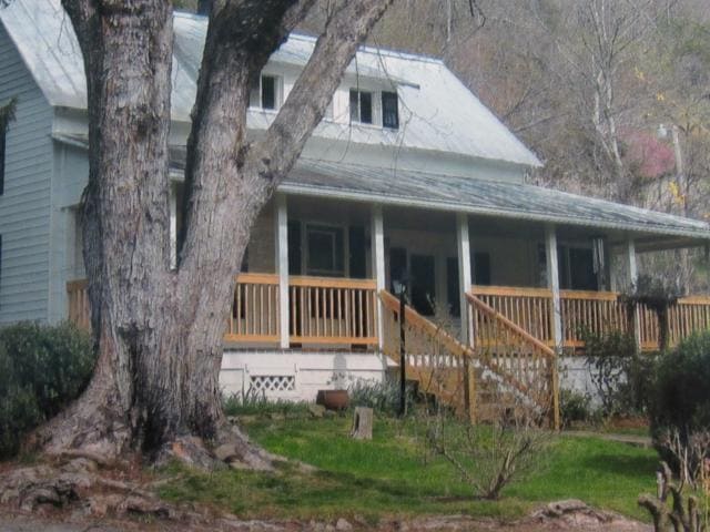 Photo - $1,600 - 2 Bed / 1.5 Bath House on Caney Fork with Stunning Landscaped Gardens