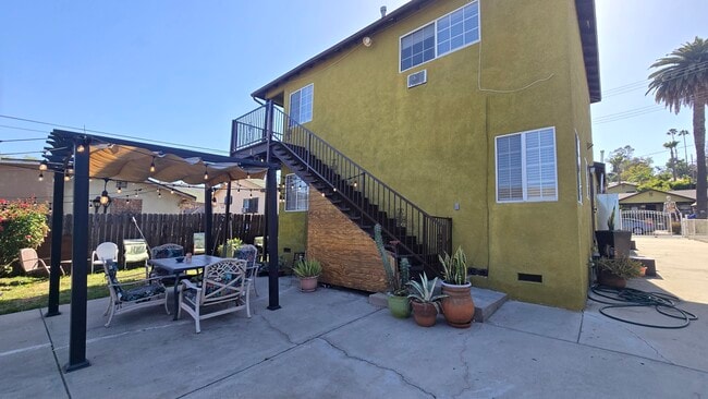 Building Photo - 3554 Locke Ave Unit Locke