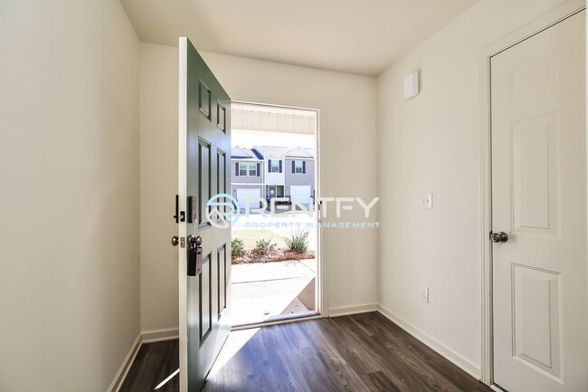 Photo - 109 Span Ln