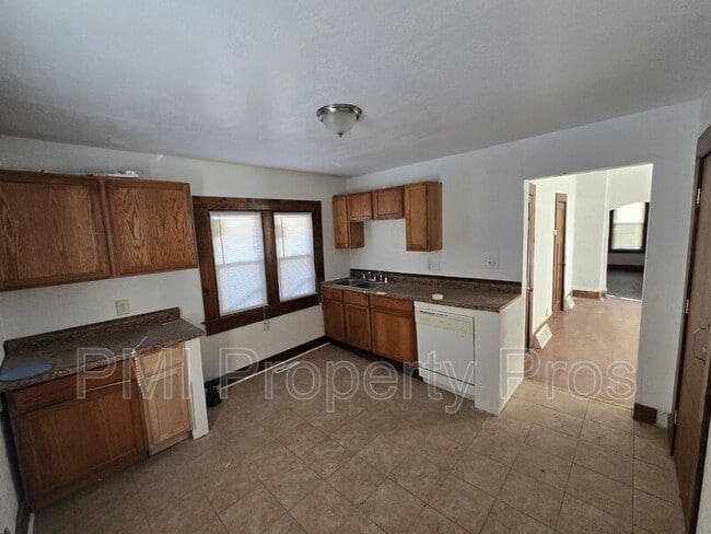 Building Photo - 2853B North Booth Street Rental