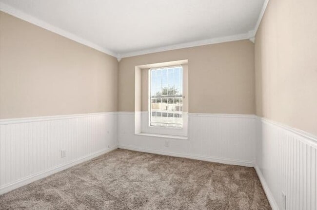 Photo - 1645 Hollyberry Dr NE