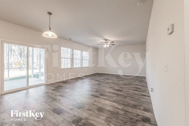 Photo - 272 Witch Hazel St