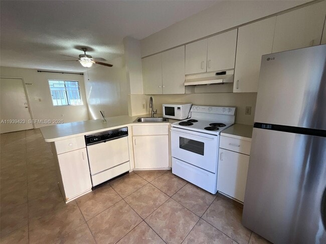 Photo - 5300 W 21st Ct Unidad 112