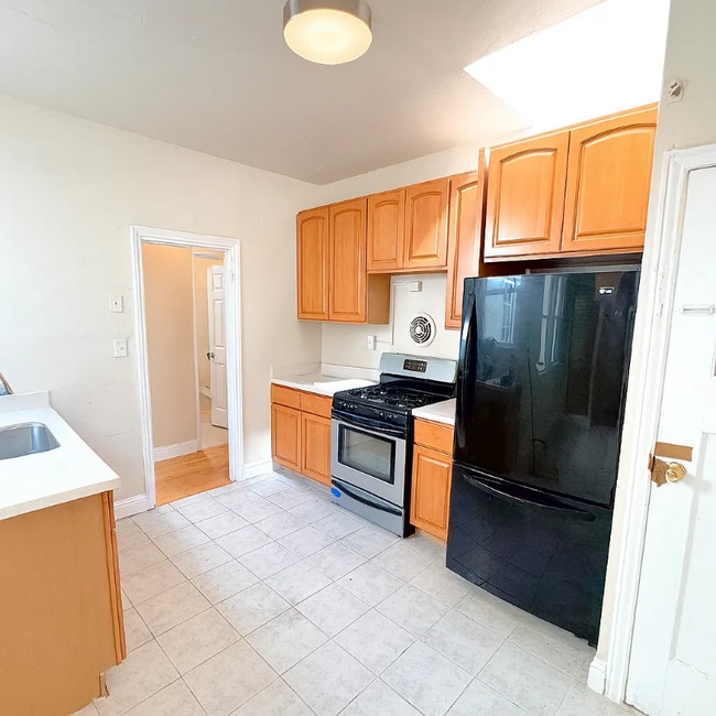 Photo - 472 Ramsell St