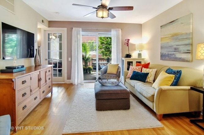 Photo - 2036 N Larrabee St