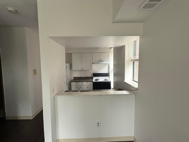 Photo - 590 Parkview Dr Unit 201