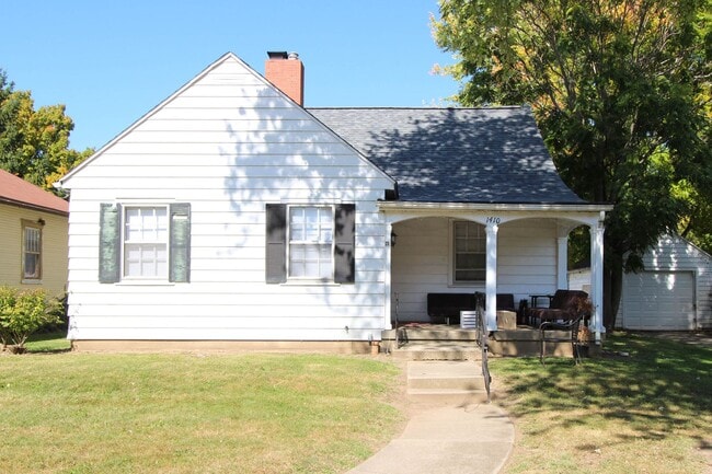 Building Photo - Spacious 6-Bedrooms, 2.5 - Bath Home by Ball State Campus! + 2 Car Garage