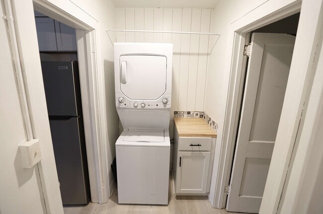 Photo - 826 Pennoyer Ave