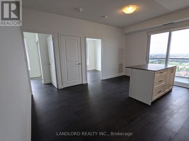 Photo - 8 Nahani Way Unité 2001