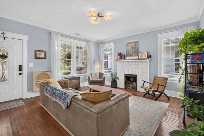 Photo - 305 E 54th St