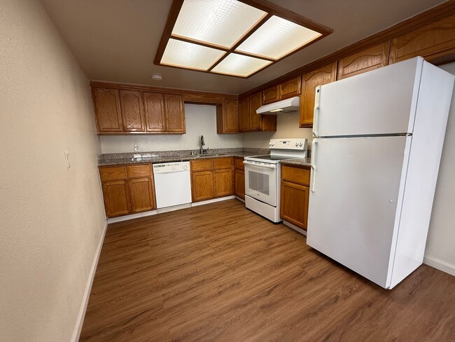 Photo - 16865 Barnell Ave Unit B