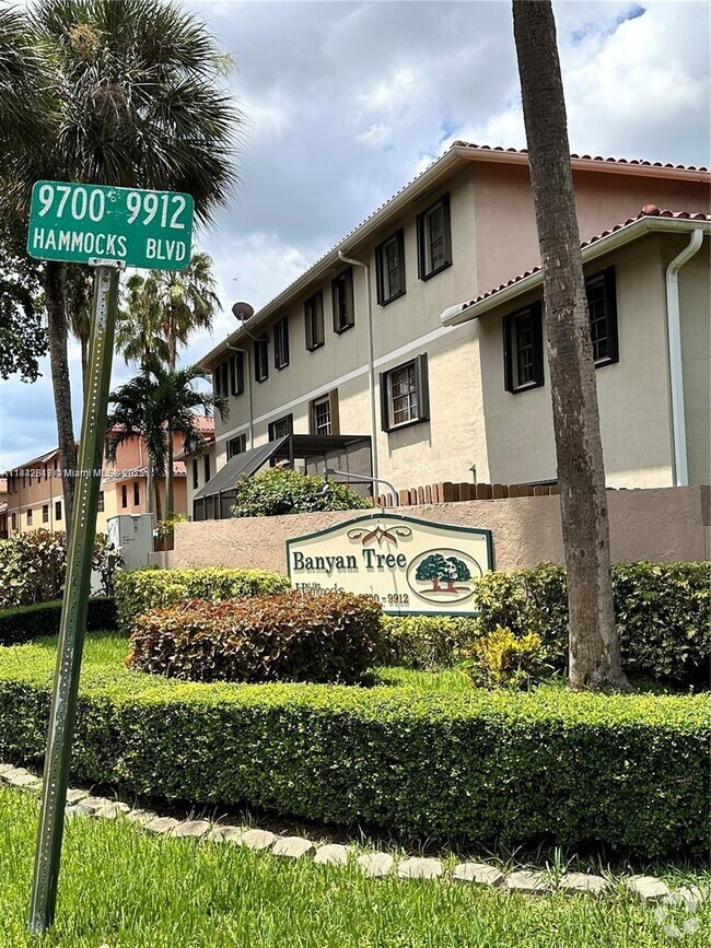 Building Photo - 9860 Hammocks Blvd Rental