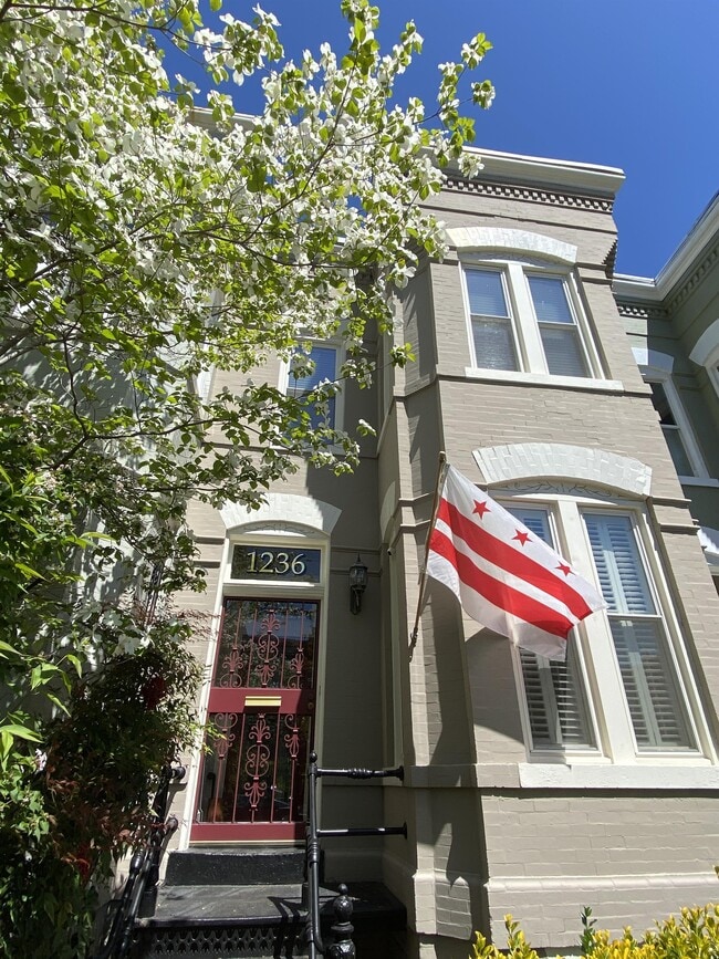 Building Photo - 1236 G St NE