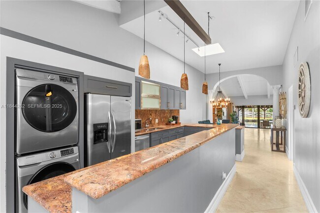 Photo - 2665 Parkview Dr S