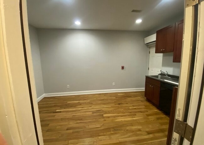 Photo - 1607 W Diamond St Unit 1f