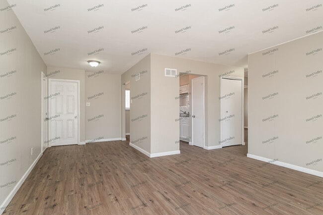 Photo - 7048 Clover Ln