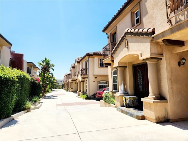 1016 W Huntington Dr