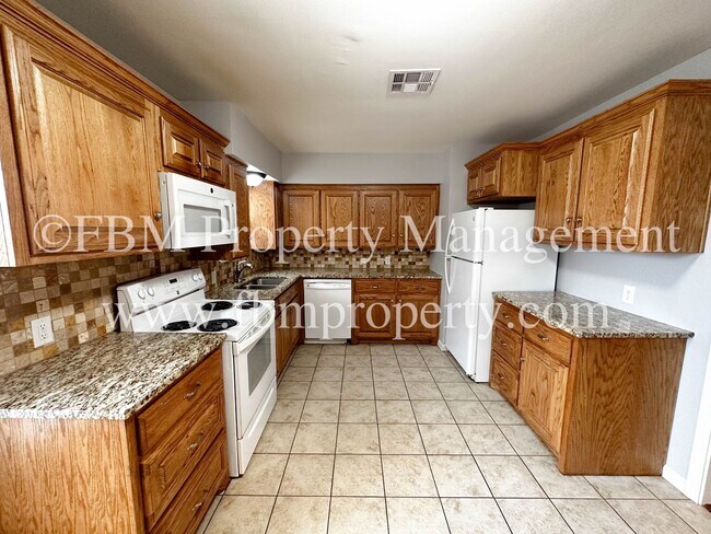 Photo - 111 Oaklawn Dr