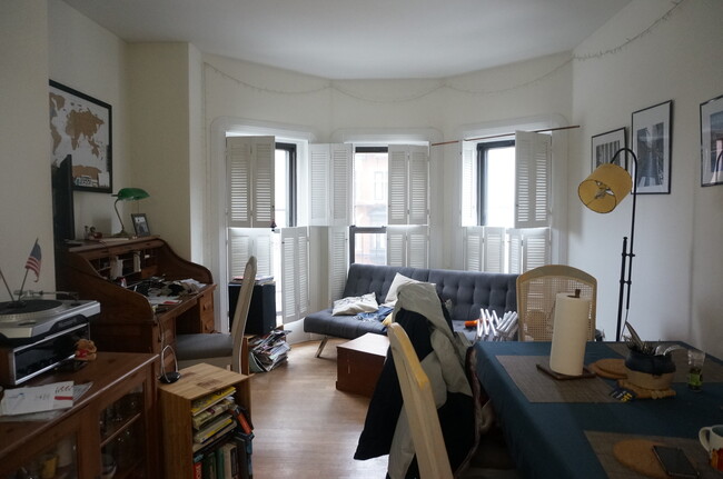 Building Photo - 531 Beacon St Rental