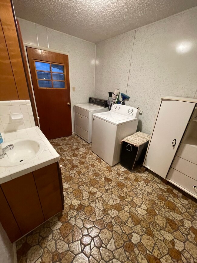 Photo - 1504 S Iowa St