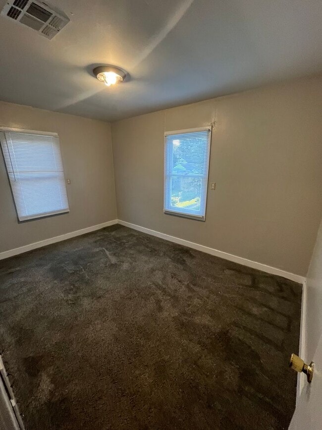 Photo - Beautiful upstairs 3 bed 1 bath apartment ...