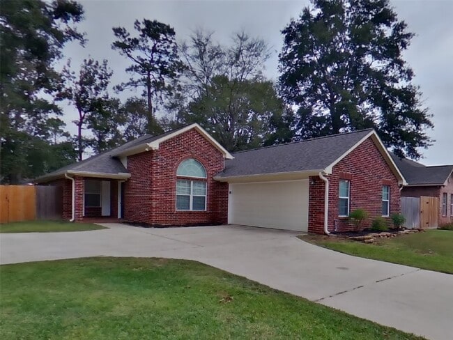 Building Photo - 729 Forest Ln Dr