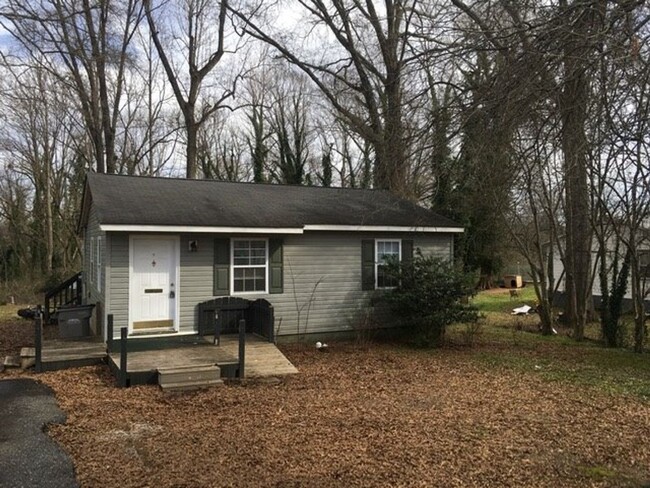 Quaint 2 Bedroom Home available in Gastonia! - Quaint 2 Bedroom Home available in Gastonia!