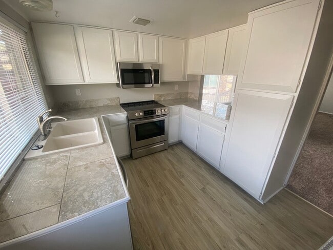 Photo - Spacious Aurora Townhome