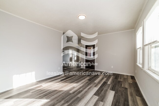 Photo - 717 E La Salle St