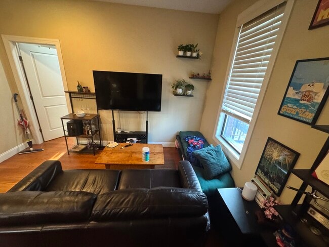 Photo - 422 Monroe St Unit 3