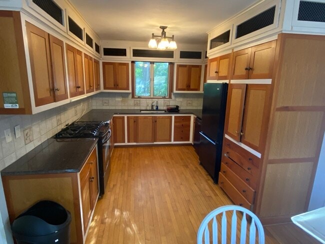 Photo - 155 Amity St