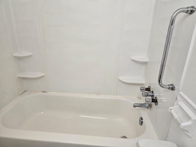 Photo - 84 King Edward Ave Unit 206