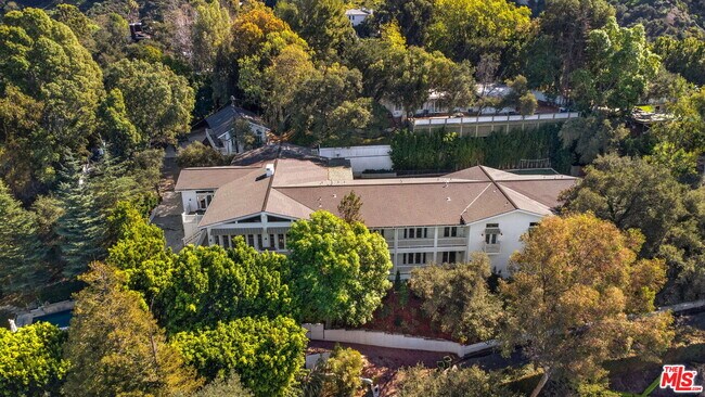 Building Photo - 9669 Oak Pass Rd