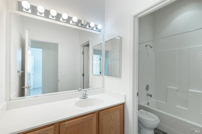 Photo - 201 Spur Ridge Ln